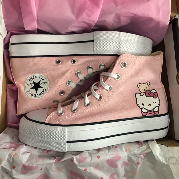 Sanrio Shoes - Pink hello kitty converse